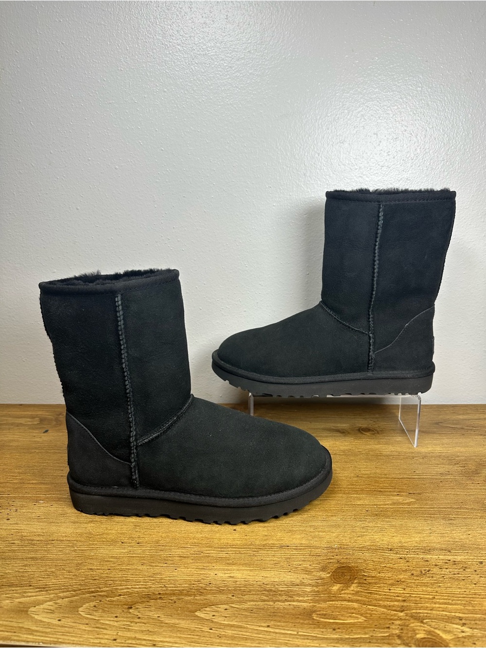 UGG Classic Short II Black Sheepskin Boots Women's 8 NWOT